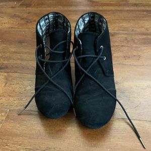 Toms size 12 Wedge Lace shoes